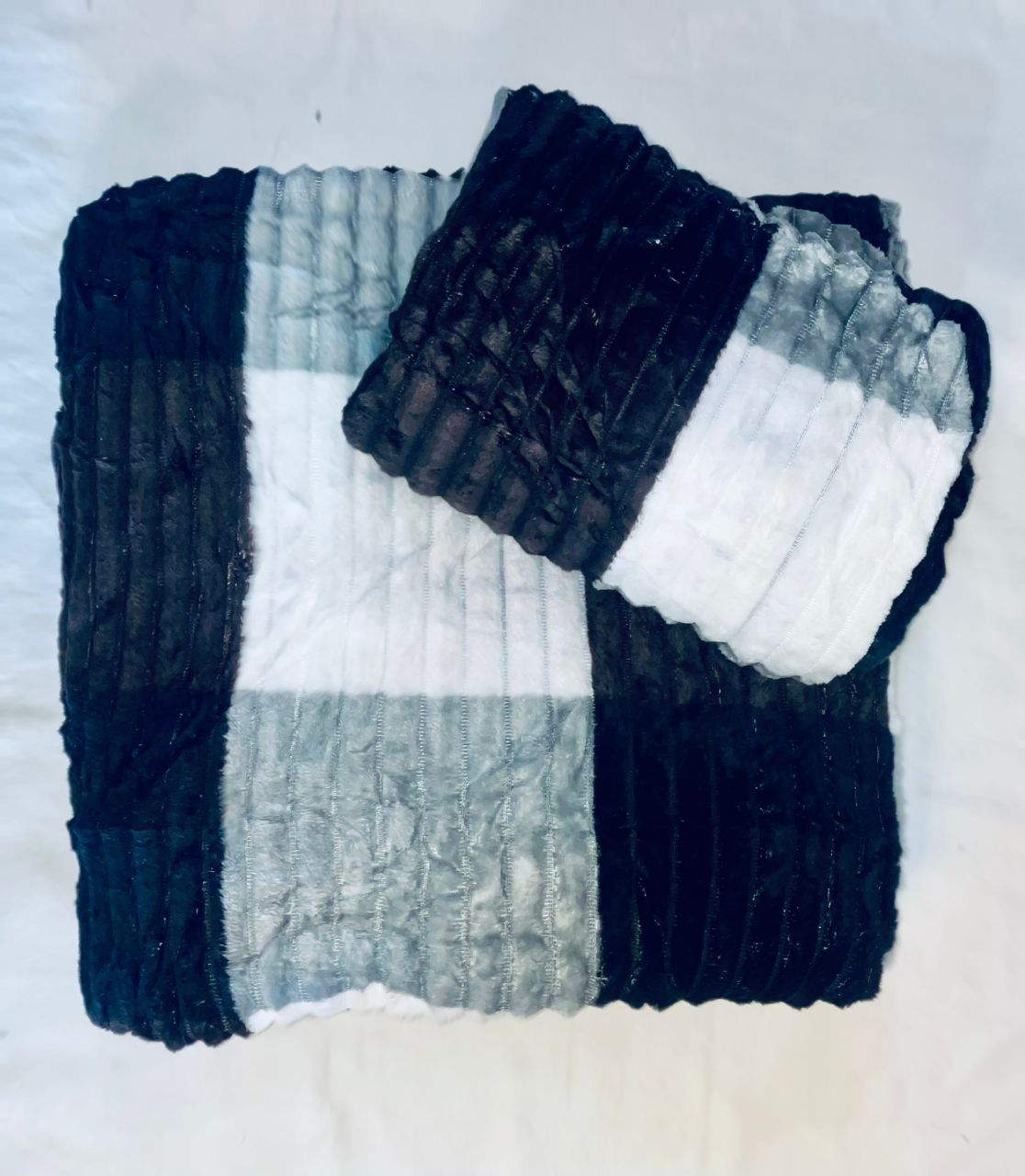 Drap en Velours 3 pièces (2 taies d'oreillers + 1 drap) - Noir, Blanc & Gris